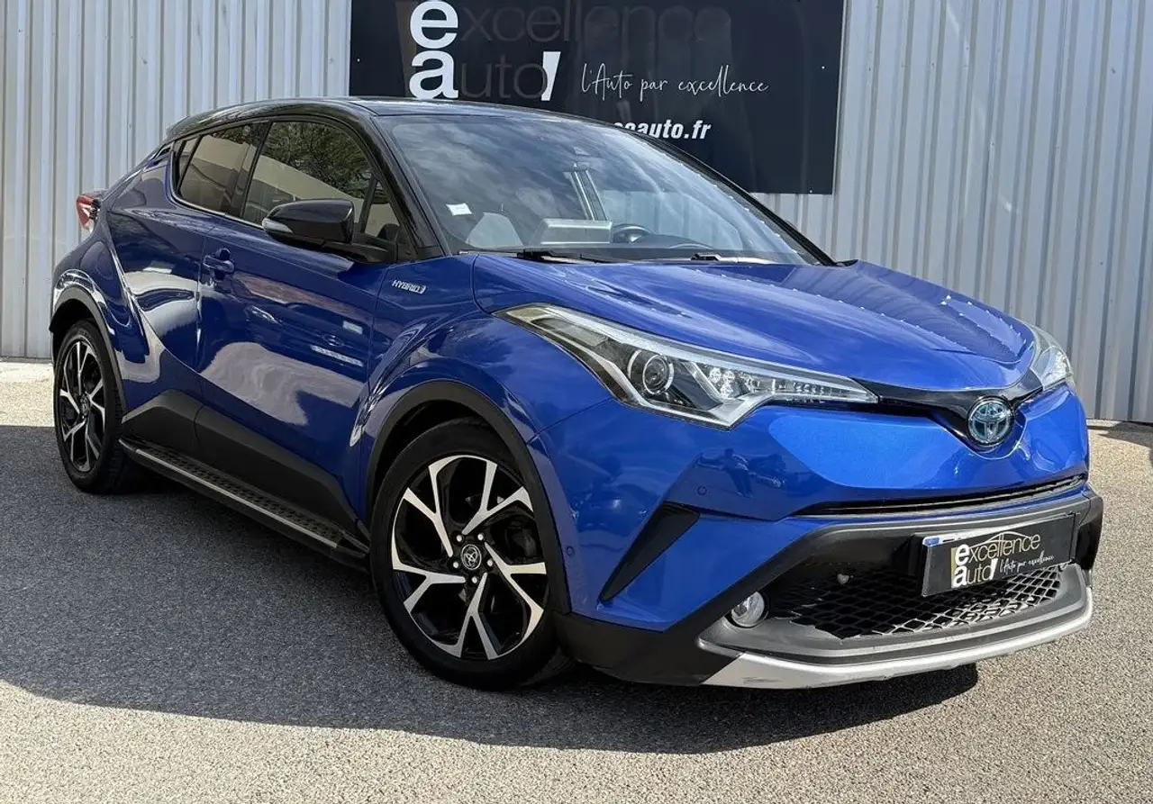 Toyota C-HR 122H GRAPHIC 2WD E-CVT — photo 1 of 22