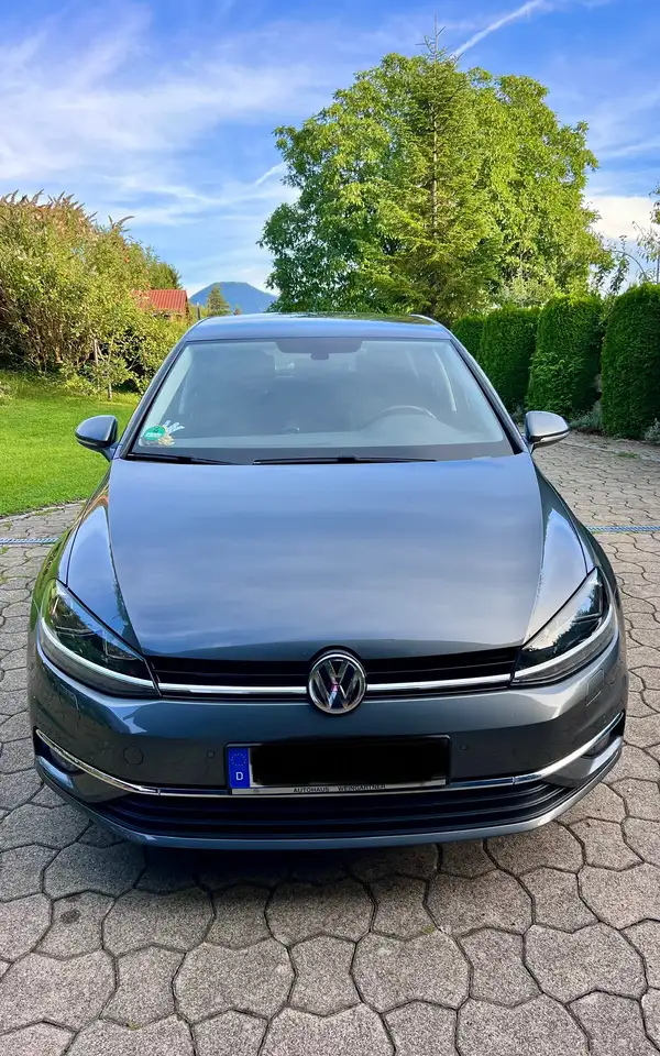 Volkswagen Golf Golf 1.0 TSI Sound — photo 1 of 9
