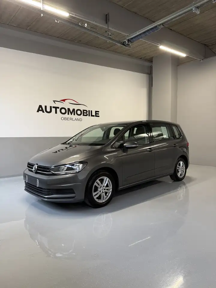 Volkswagen Touran Comfortline — photo 1 of 11