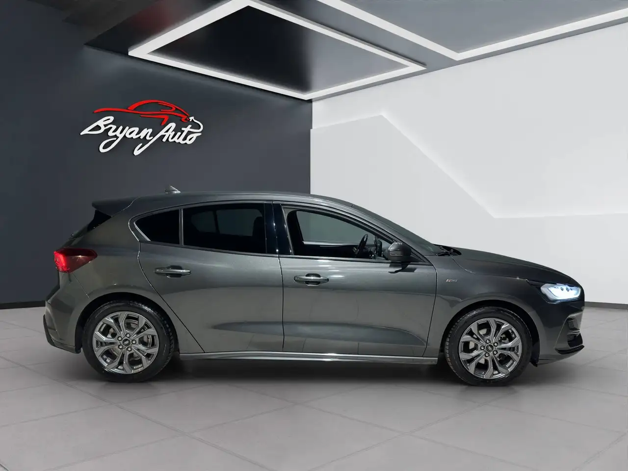 Ford Focus 1.0t ecoboost h ST-Line 125cv — photo 1 of 14