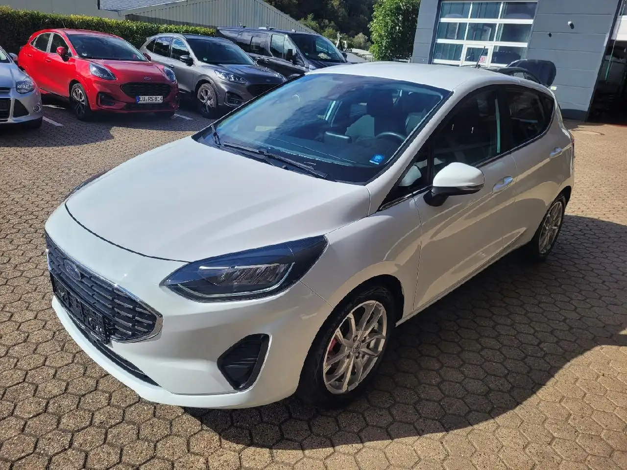 Ford Fiesta Titanium — photo 1 of 15