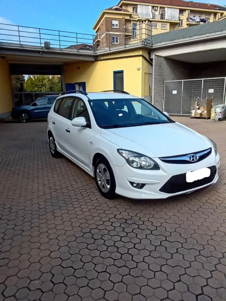 Hyundai i30 CW 1.4 Classic — photo 1 of 8