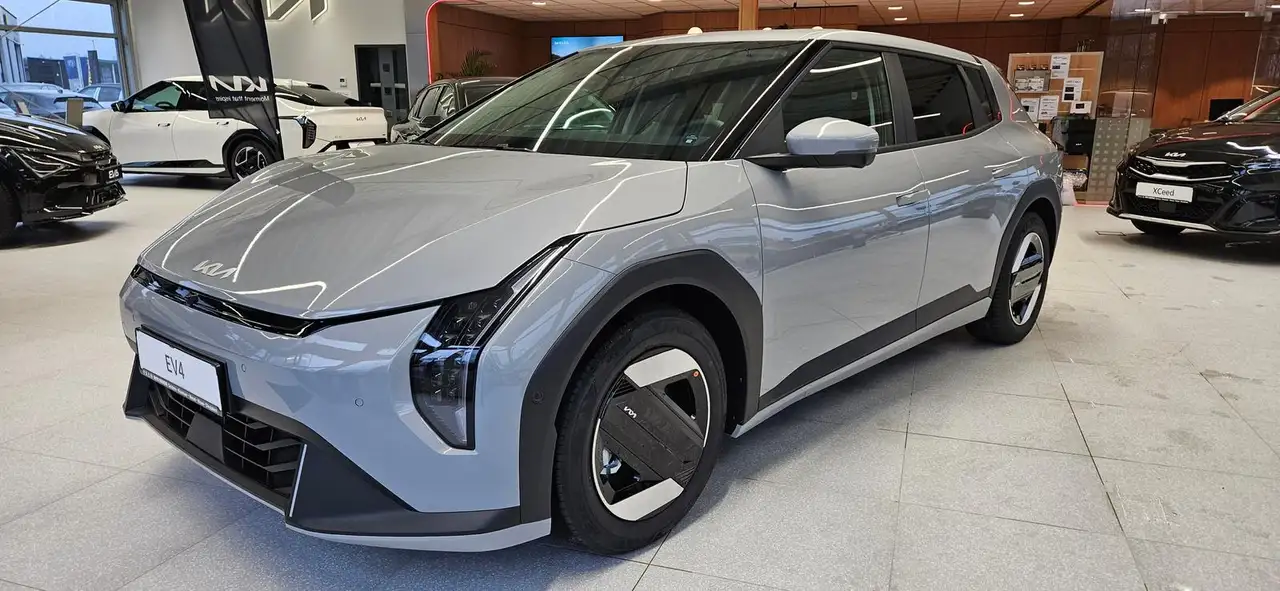 Kia EV4 150 kW 81,4 kWh Earth UP TECH WIN DRIVE SND — photo 1 of 15