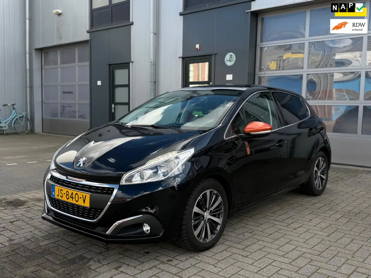 Peugeot 208 1.2 PureTech Roland Garros Carplay Panoramadak Nav — photo 1 of 23