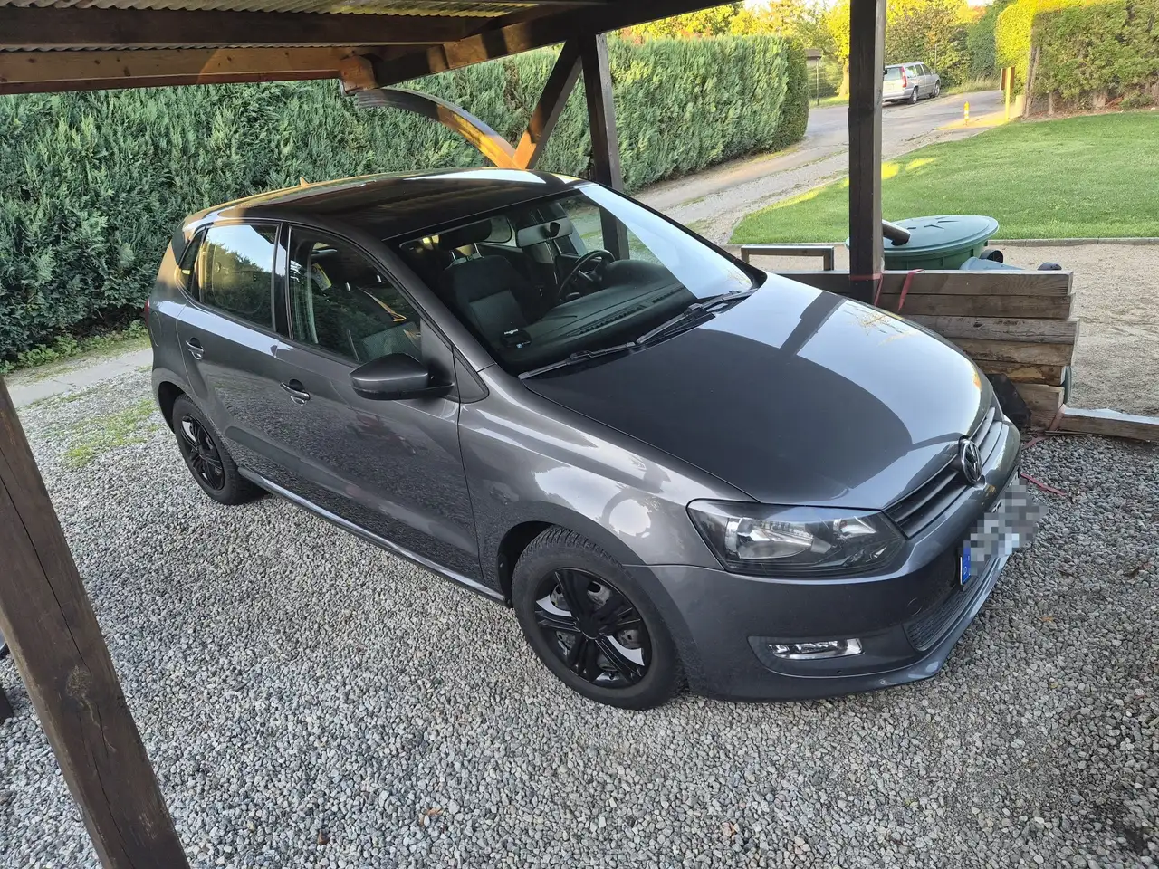 Volkswagen Polo — photo 1 of 11