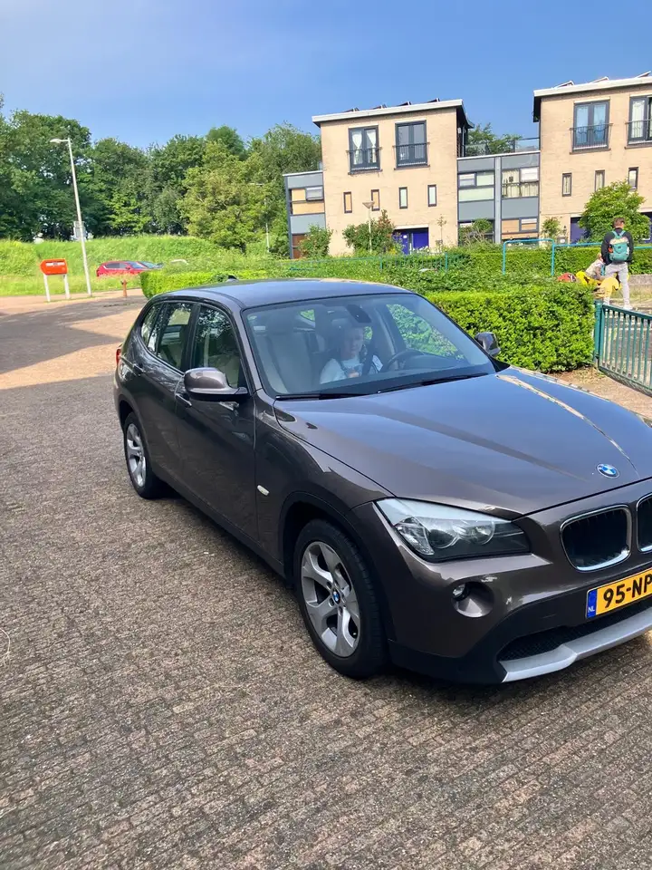 BMW X1 sDrive18i Exec. — photo 1 of 12