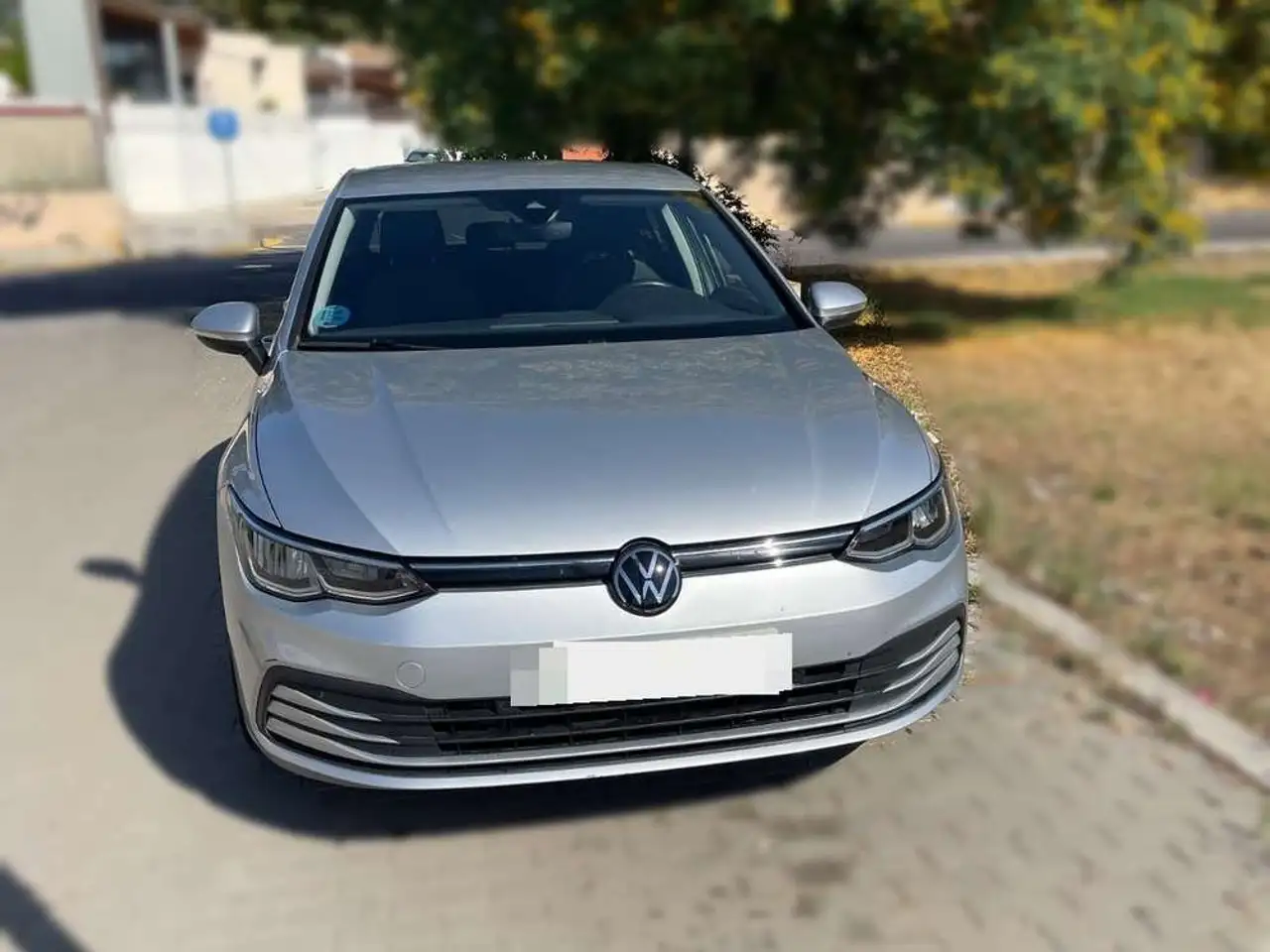 Volkswagen Golf 1.0 eTSI Life DSG 81kW — photo 1 of 15