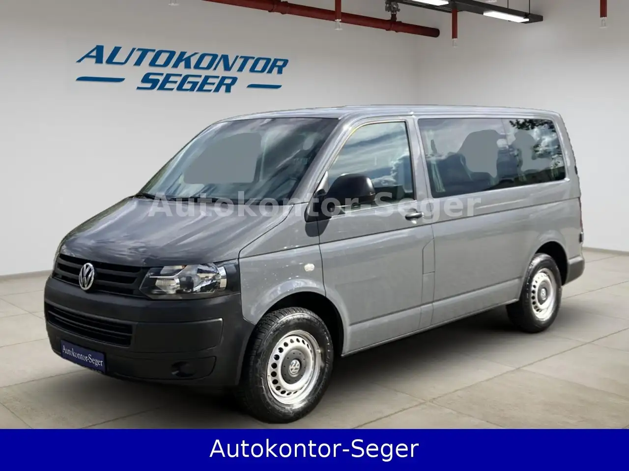 Volkswagen T5 Kombi — photo 1 of 40