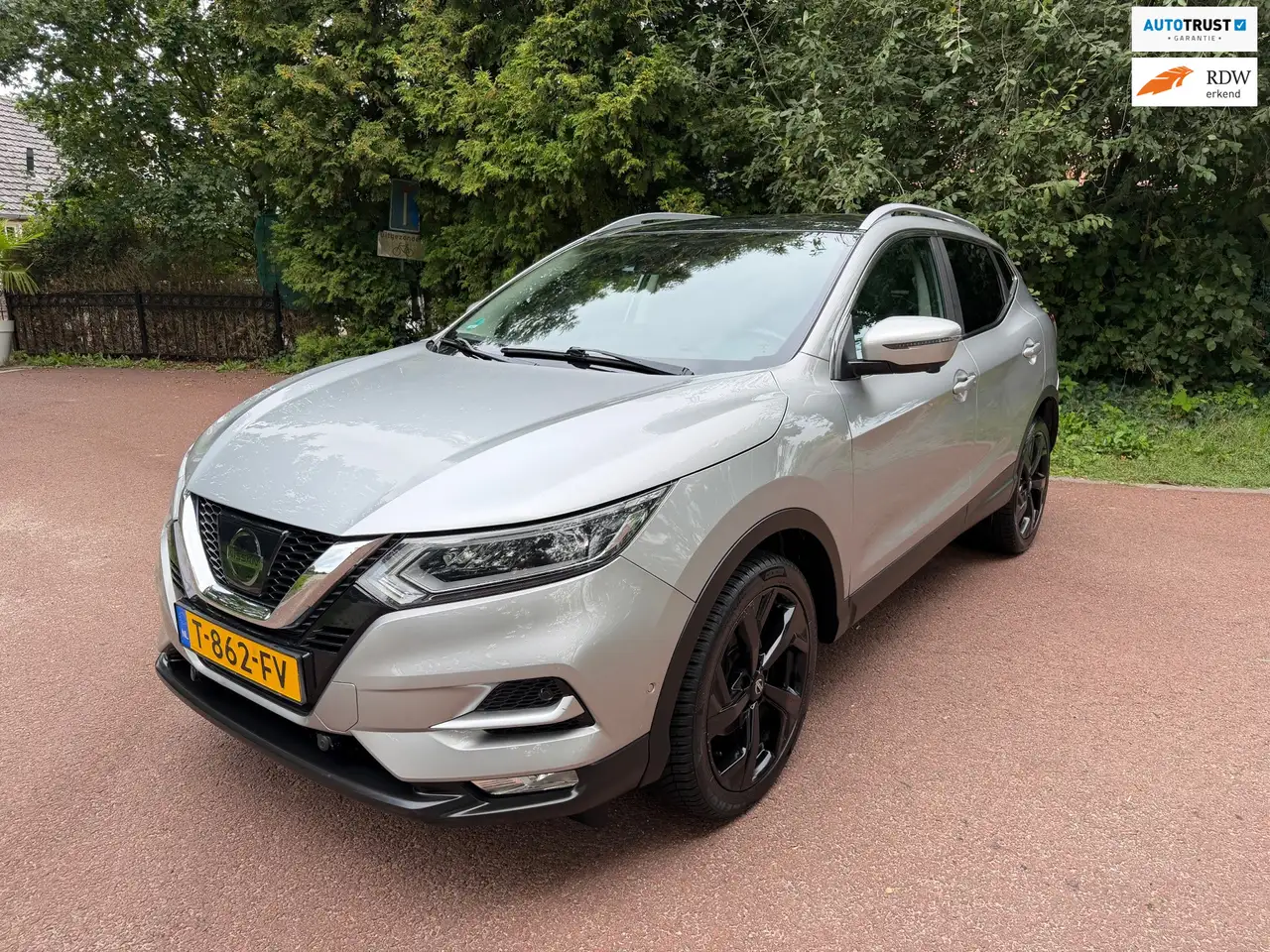 Nissan Qashqai 1.2 Tekna / Navi / camera / Pano / Airco / led / x — photo 1 of 35