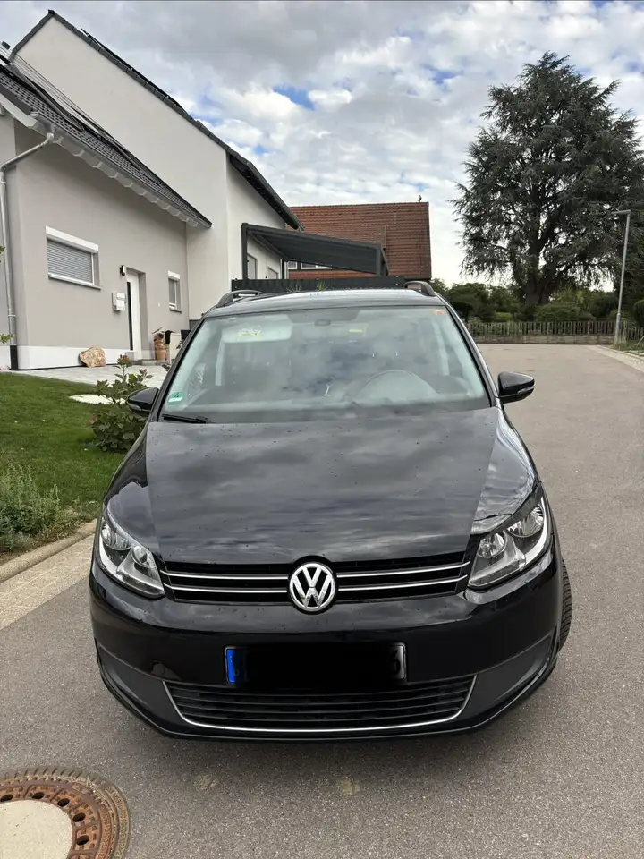 Volkswagen Touran Comfortline — photo 1 of 10