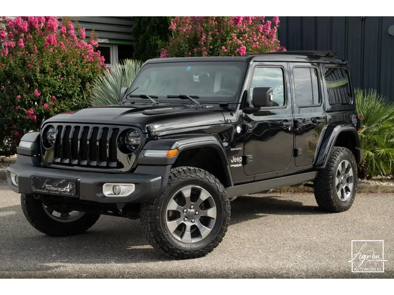 Jeep Wrangler Unlimited Overland 2.0 272 ch - BVA - Sky Onetouch - à partir de 856 euros — photo 1 of 40