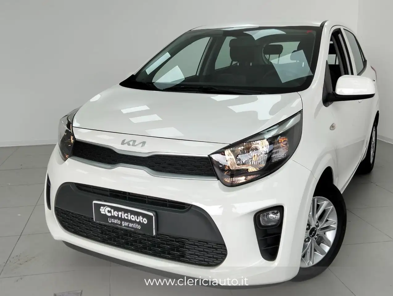 Kia Picanto 1.0 12V 5 porte Urban — photo 1 of 15