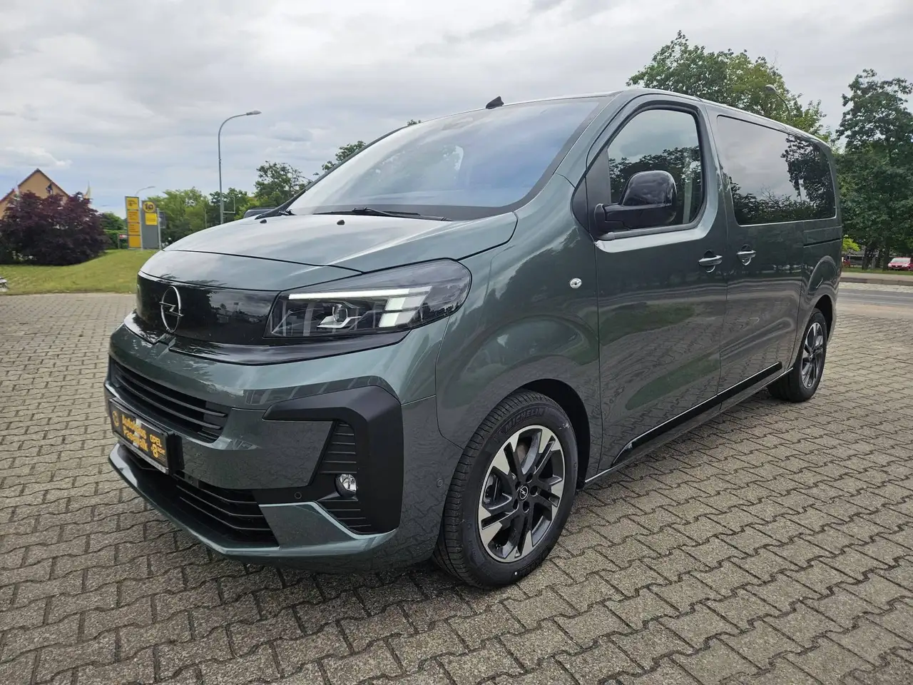 Opel Zafira Life GS LEDER AHK Standhzg. 6-Sitzer P-Dach Massage — photo 1 of 15