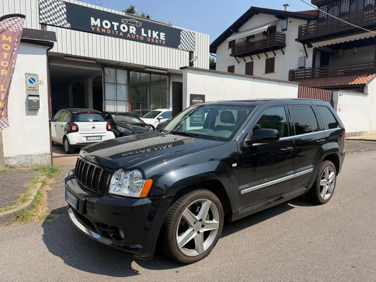 Jeep Grand Cherokee 6.1 V8 HEMI SRT-8 — photo 1 of 12