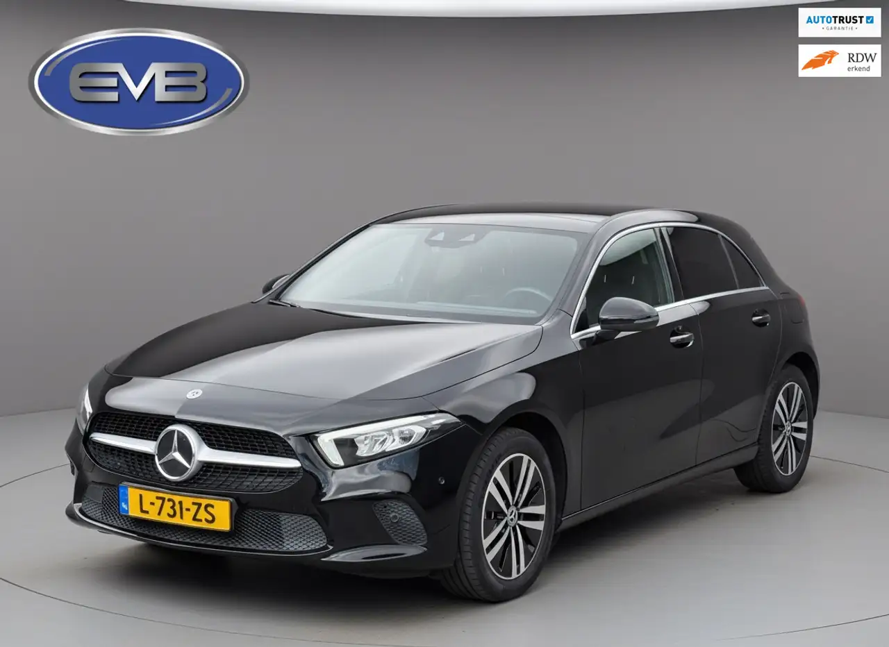 Mercedes-Benz A 250 e Business Solution Luxury Limited, leder, sfeerve — photo 1 of 38