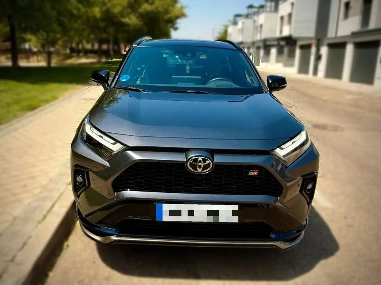 Toyota RAV 4 2.5l PLUG-IN 300PH (e-CVT) GR Sport Plus — photo 1 of 21