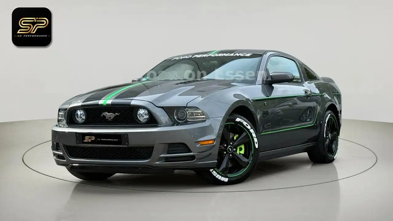 Ford Mustang GT V8 5.0 — photo 1 of 24