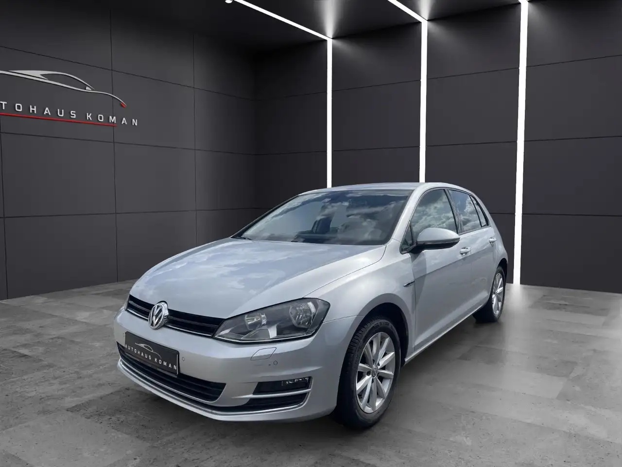 Volkswagen Golf 7 Lim. Lounge*AUTOM.*TÜV*TEMPO*PDC*NAVI*2.H — photo 1 of 25