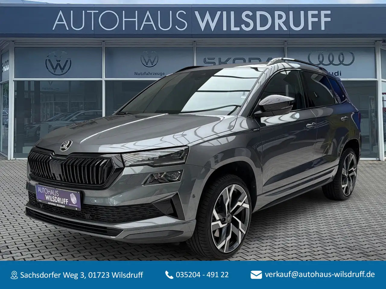 Skoda Karoq 1.5 TSi Sportline PANO*MATRIX*360°*AHK*19Z — photo 1 of 40