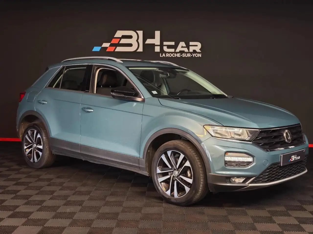 Volkswagen T-Roc 1.5 TSI 150 EVO IQ-DRIVE DSG7 / CAR PLAY / CAMERA / ACC — photo 1 of 15