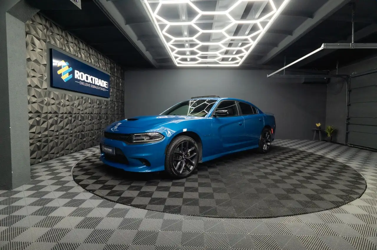 Dodge Charger 5.7 V8 HEMI R/T Night-Paket Performance — photo 1 of 40