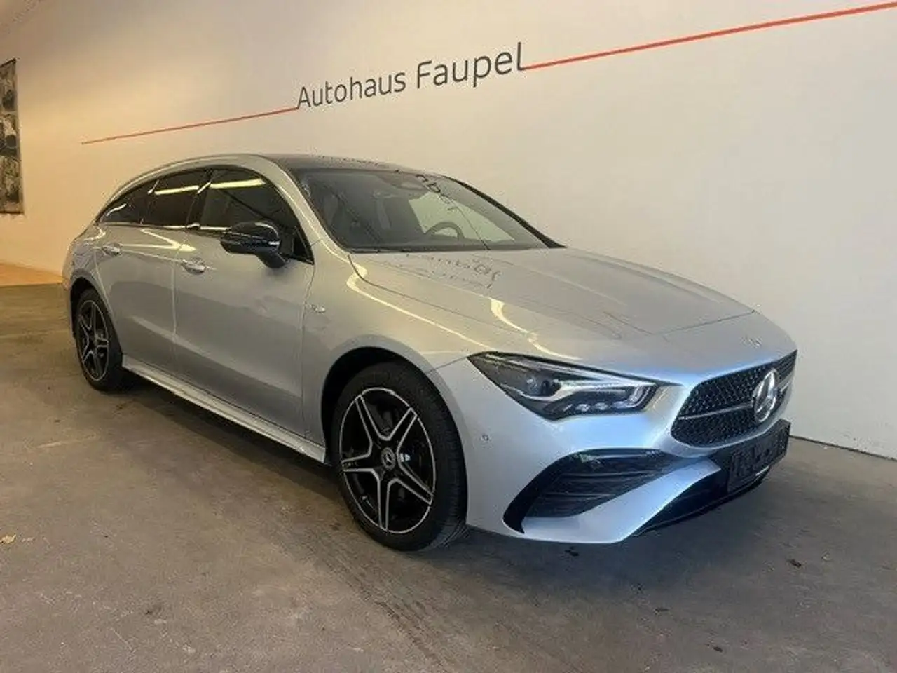 Mercedes-Benz CLA 250 CLA 250e Shooting Brake AMG Panorama KeylessGo — photo 1 of 15