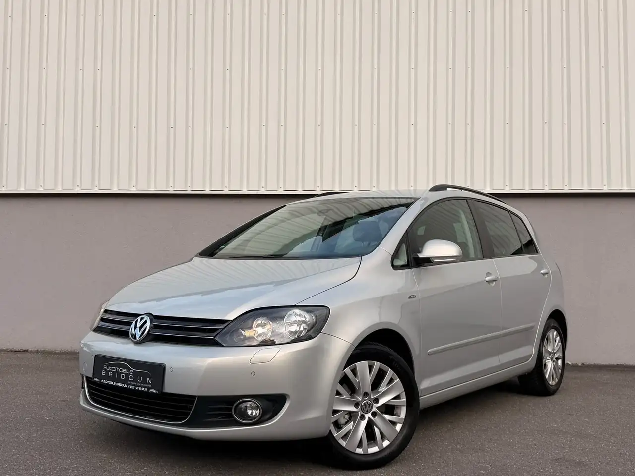 Volkswagen Golf Plus VI Life 1.6 TDI DSG — photo 1 of 15