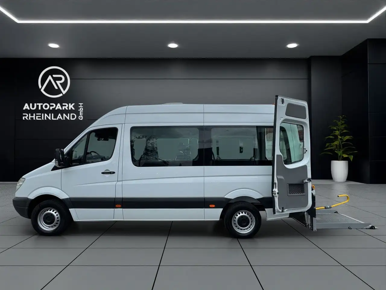 2010 Mercedes-Benz Sprinter 311 CDI*9-SITZE*KLIMA*HOCH-LANG*RAMPE*, photograph 4