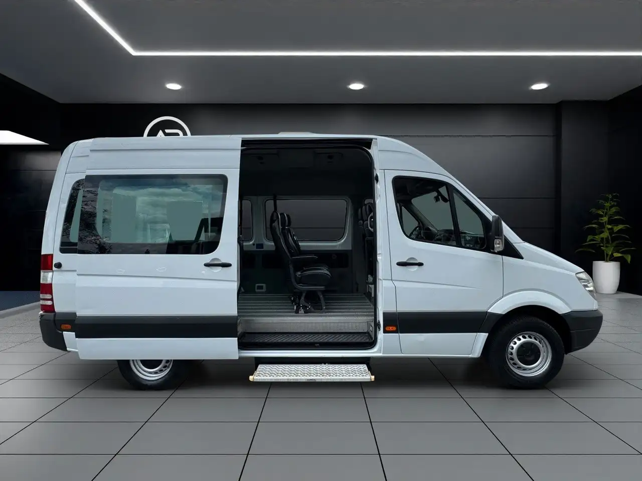 Mercedes-Benz Sprinter 311 CDI*9-SITZE*KLIMA*HOCH-LANG*RAMPE* — photo 1 of 15