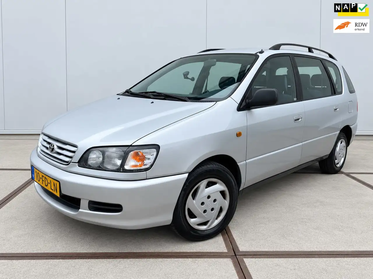 Toyota Picnic 2.0 GXi Automaat - 7-persoons - Airco - 1e eigenaa — photo 1 of 20