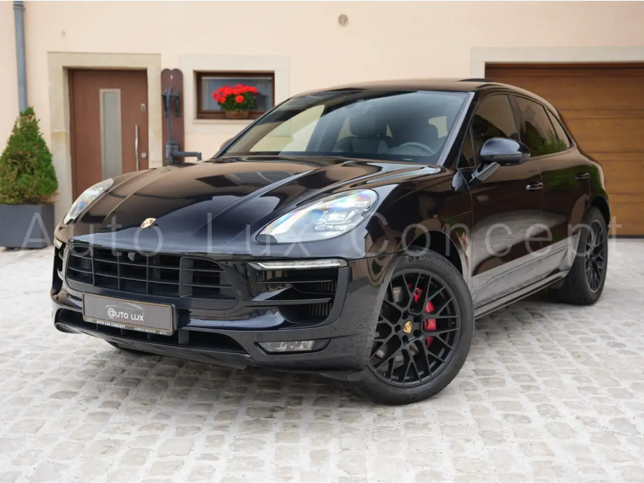 Porsche Macan GTS/Chrono/PDLS+/Pano/360°/Keyless/Navi — photo 1 of 30