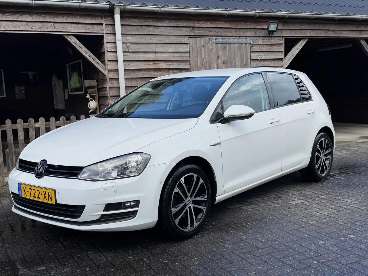 Volkswagen Golf 1.2 TSI Trendline — photo 1 of 20