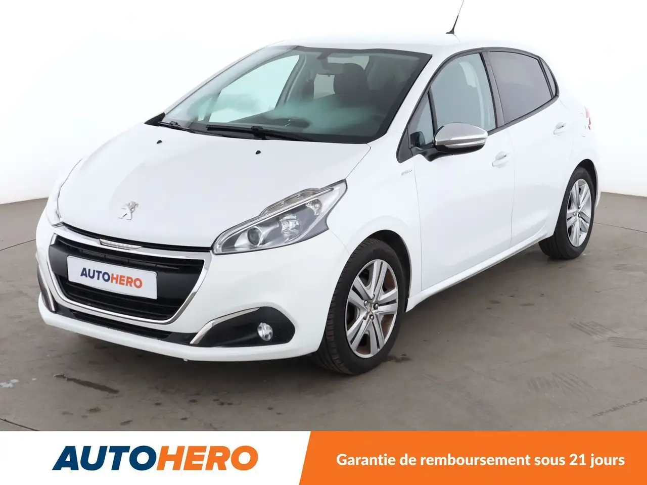 Peugeot 208 1.2 PureTech Style — photo 1 of 15