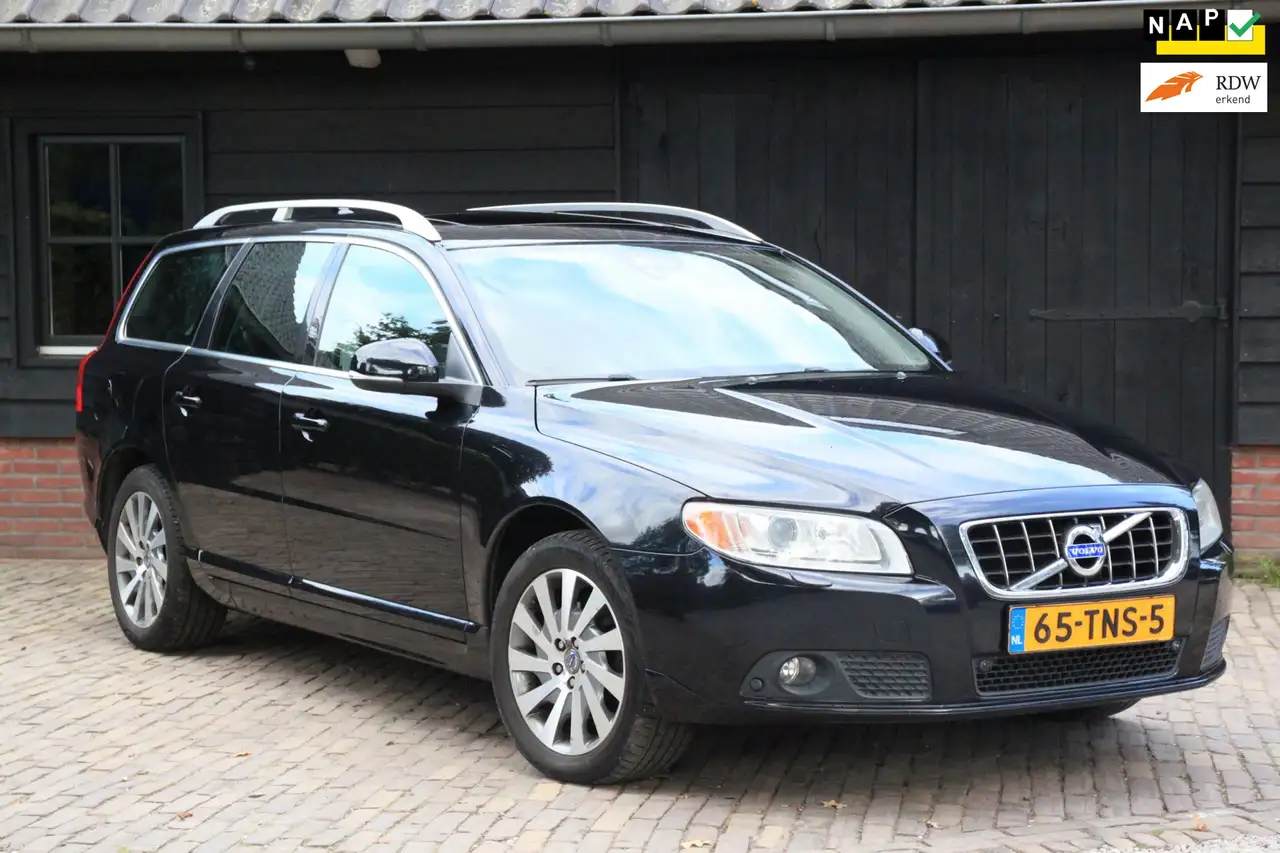 Volvo V70 1.6 T4 Limited Edition Elek-Dak/Xenon/Leer/Parkeer — photo 1 of 36