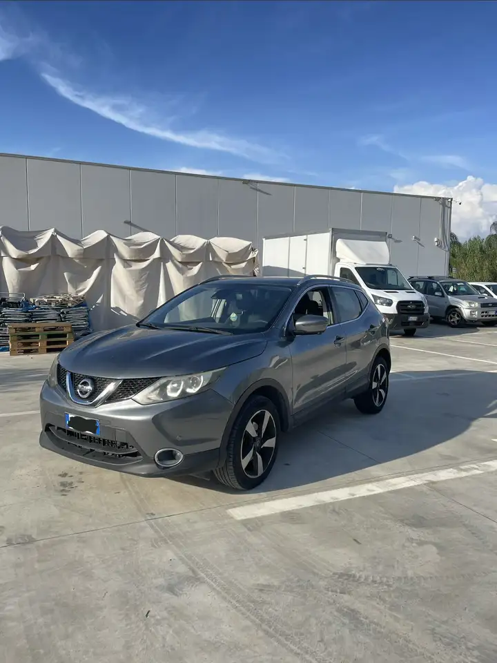 Nissan Qashqai — photo 1 of 15