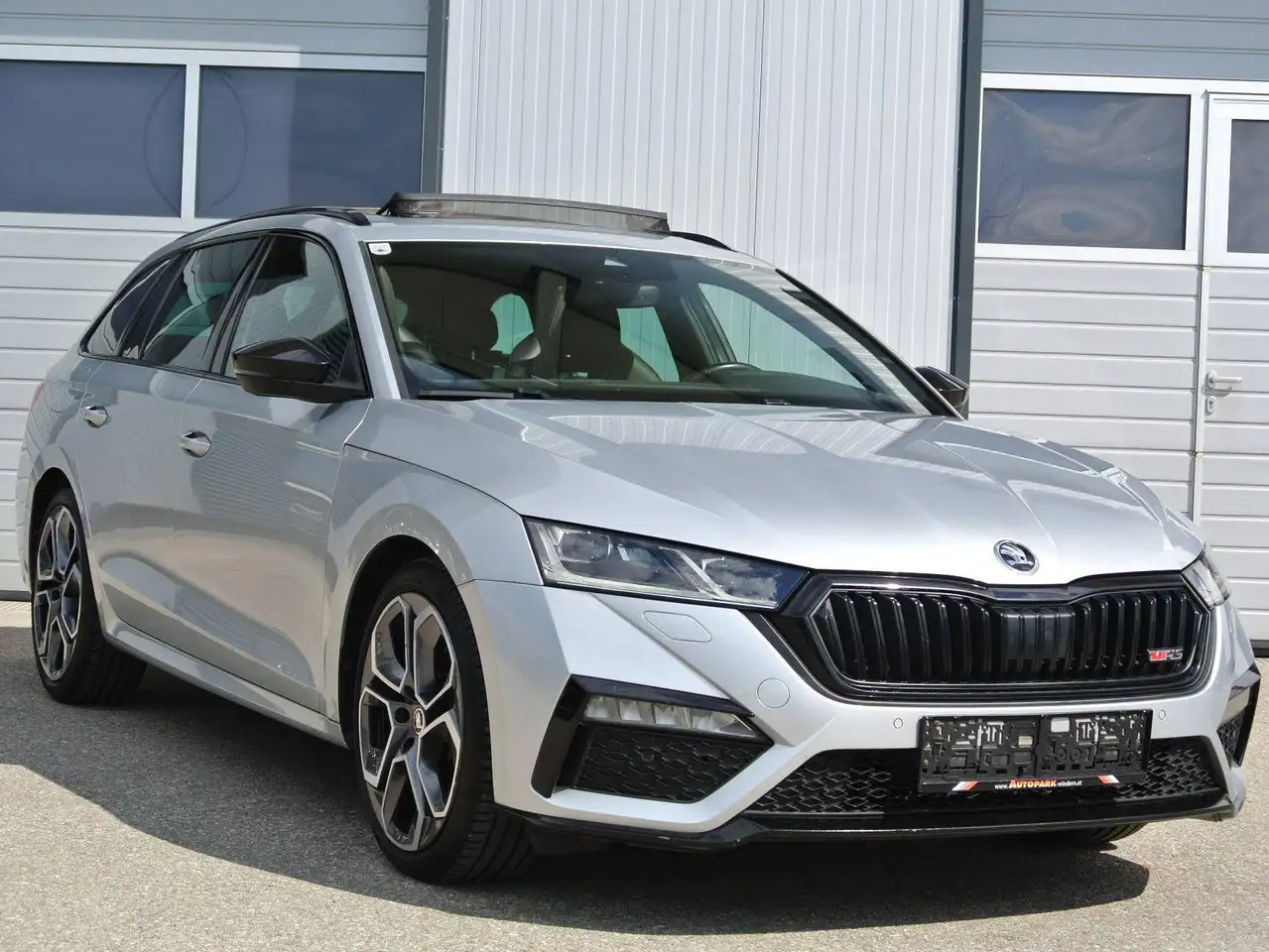 Skoda Octavia RS Kombi 2.0 TDI DSG ** LEDER * PANO * virt CP* — photo 1 of 18