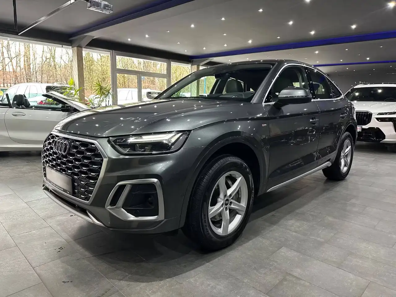 Audi Q5 40 TDI quattro S line — photo 1 of 15