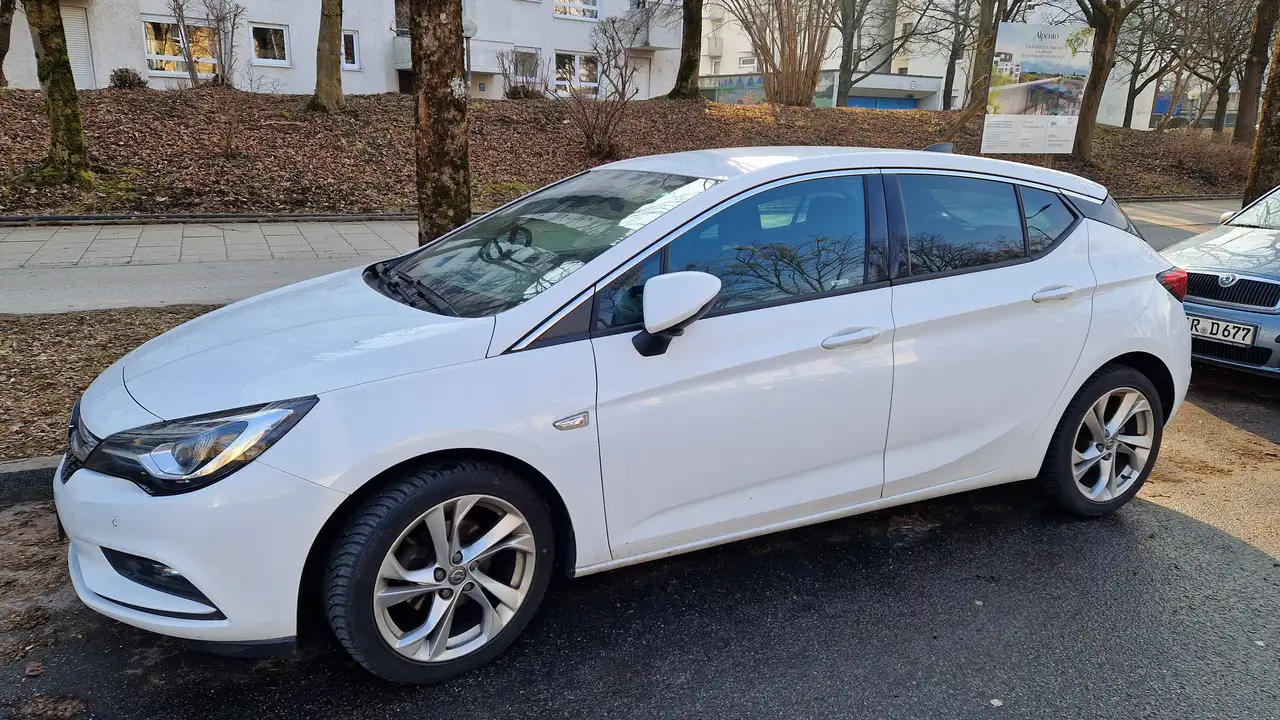 Opel Astra Astra 1.4 Turbo Start/Stop Automatik Innovation — photo 1 of 16