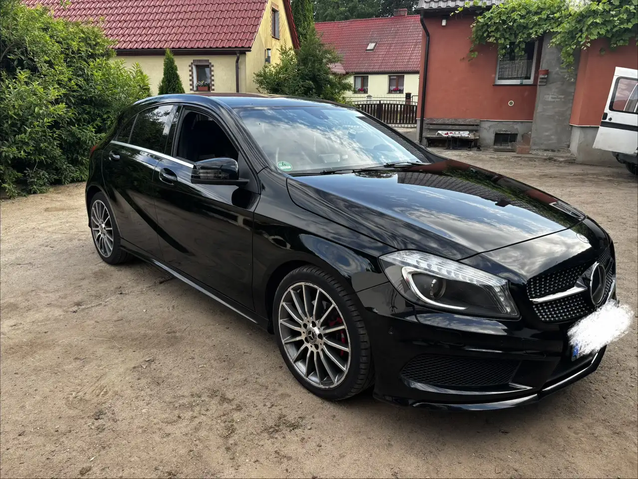 Mercedes-Benz A 180 7G-DCT 2Style — photo 1 of 8