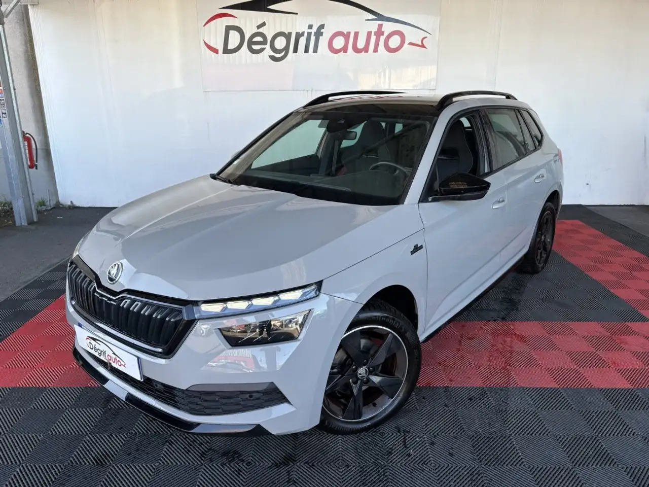 Skoda Kamiq 1.0 TSI Evo 110 ch BVM6 Monte-Carlo — photo 1 of 27