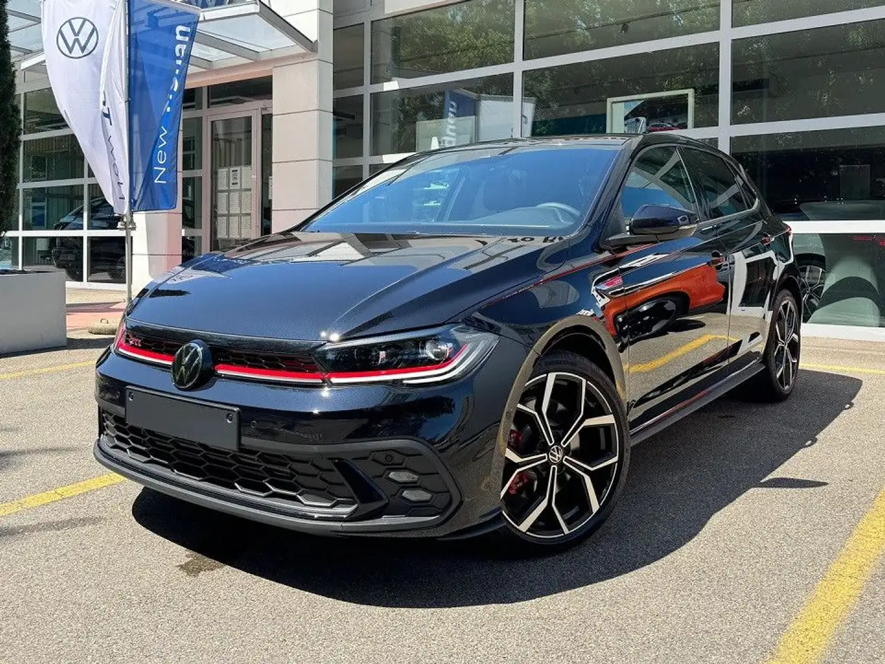 Volkswagen Polo GTI 2.0 TSI DSG ACC 18Z Navi Side Kam Pano — photo 1 of 40