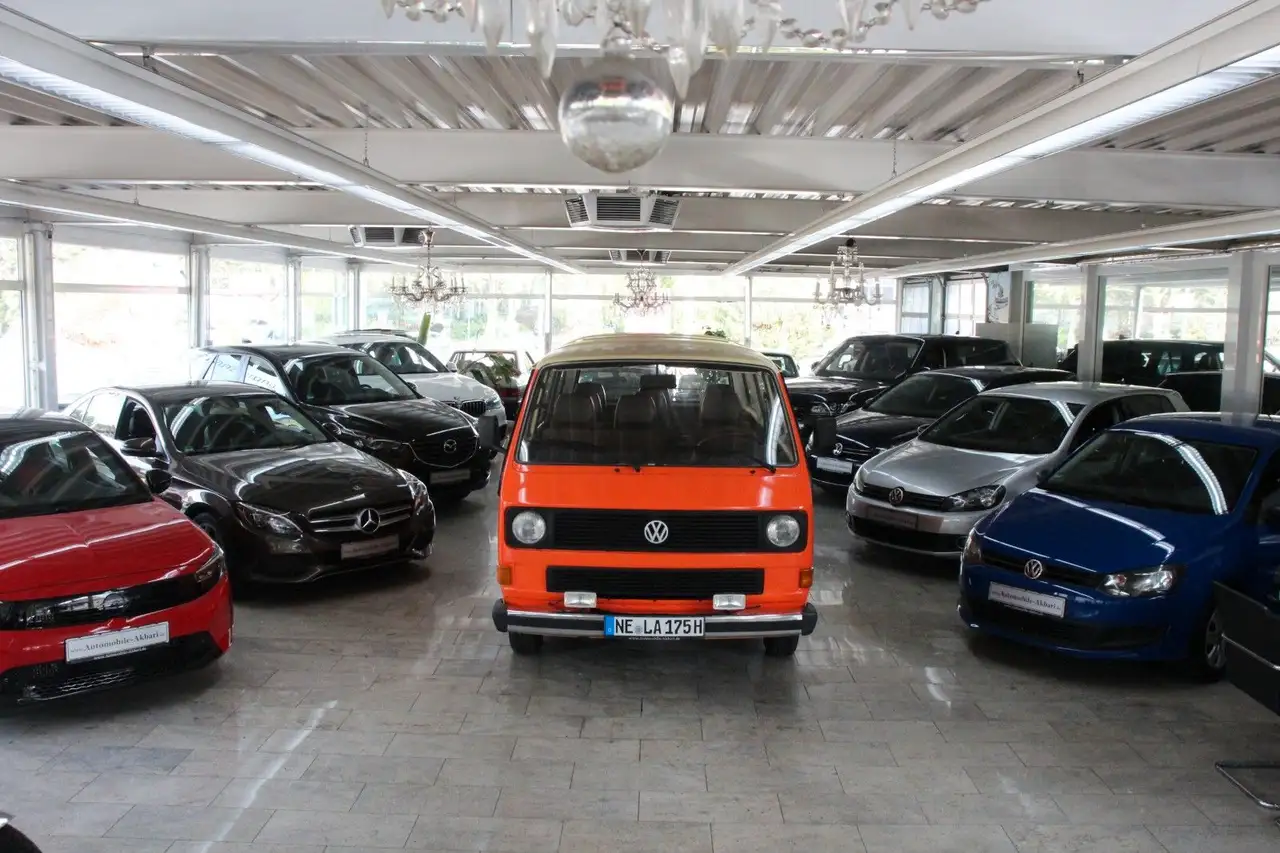 Volkswagen T3 Caravelle 9-Sitzer *H-Zulassung* — photo 1 of 25