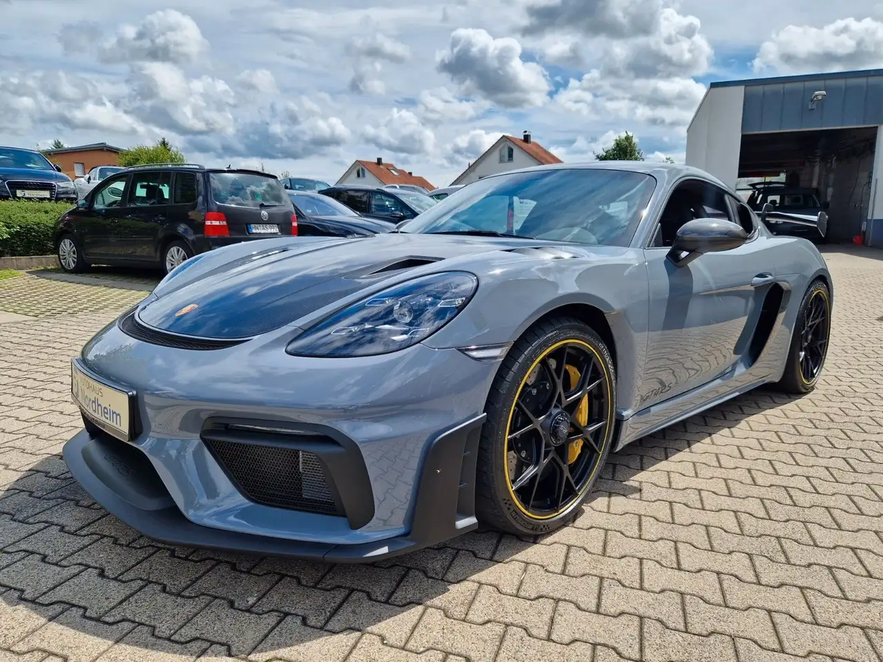 Porsche Cayman 718 Cayman GT4 RS Weissach-Paket / Liftsystem — photo 1 of 15