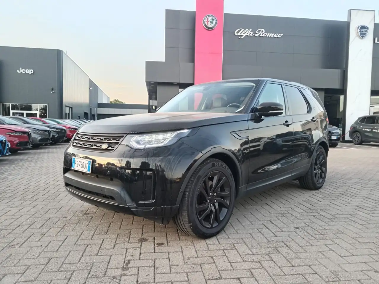Land Rover Discovery 2.0 SD4 HSE autom. — photo 1 of 15