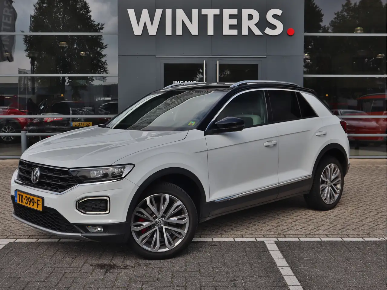 Volkswagen T-Roc 1.5 TSI Sport | Camera | Cruise Control | Navigati — photo 1 of 25