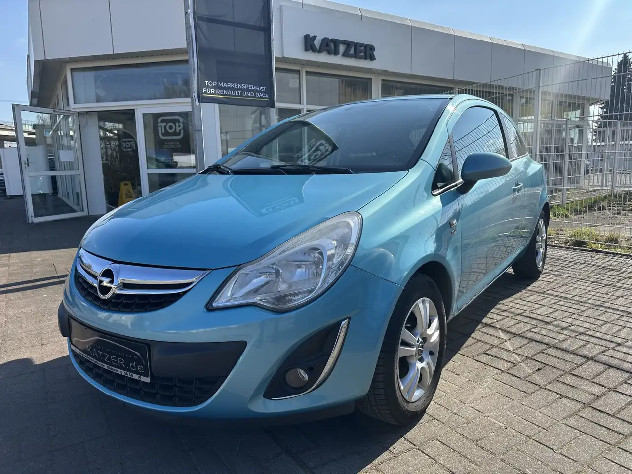 Opel Corsa 1.3 Benzin ECO — photo 1 of 27