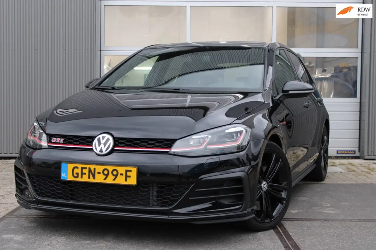 Volkswagen Golf GTI 2.0 TSI Performance — photo 1 of 12