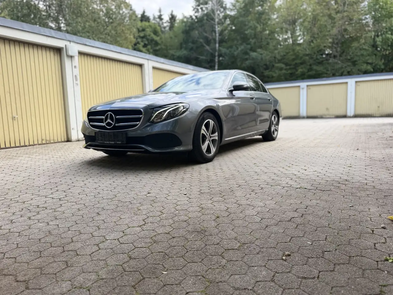 Mercedes-Benz E 200 9G-TRONIC Avantgarde — photo 1 of 20