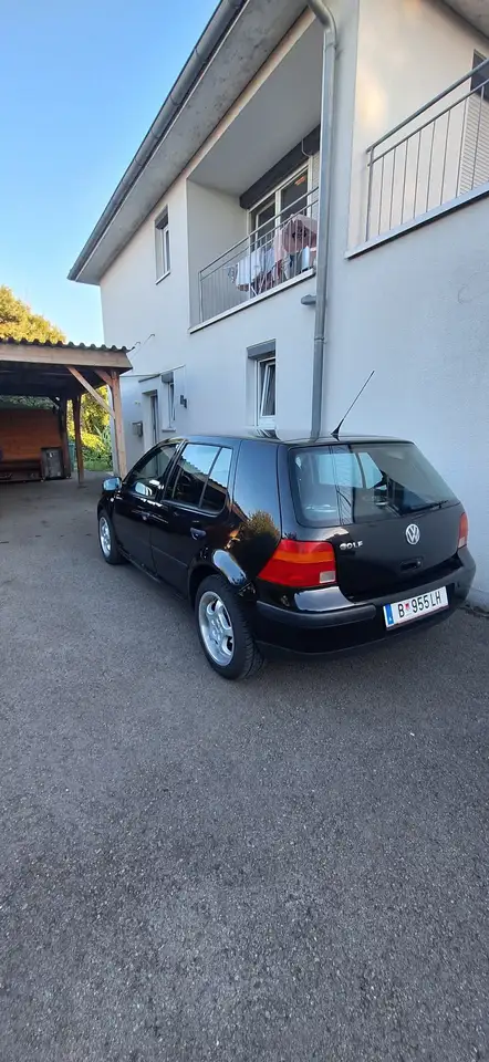Volkswagen Golf — photo 1 of 8