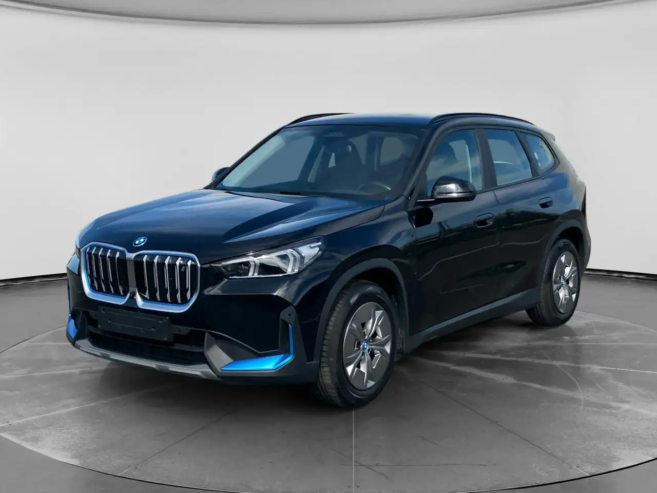 BMW iX1 xDrive30 Impressive (Premium Paket) inkl. Haustürl — photo 1 of 7